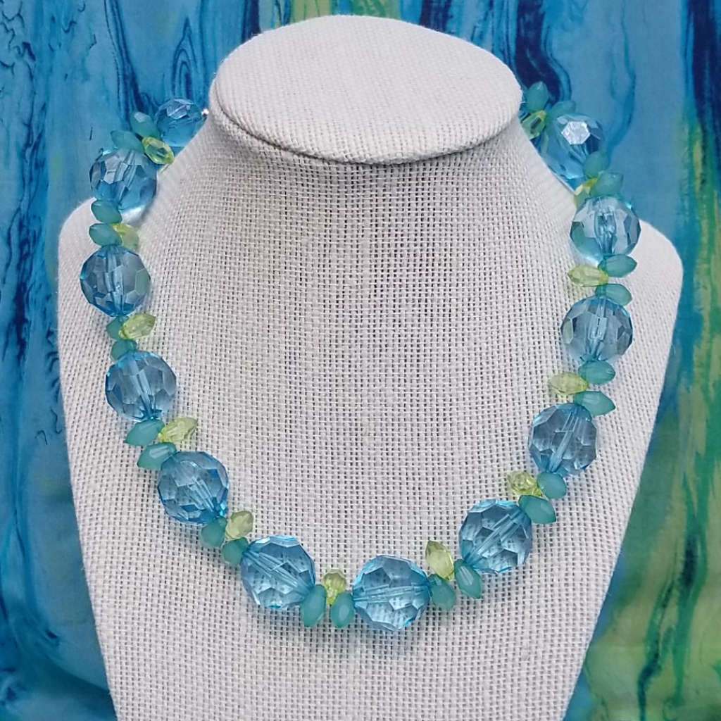 Fun Ocean BlueGreen Necklace 21$
